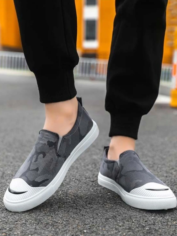 Canvas Sneakers Summer Korean Style Round Toe Slip-on Men's Casual Shoes Low Price Breathable Trends 2025 Non-leather Male Shoe