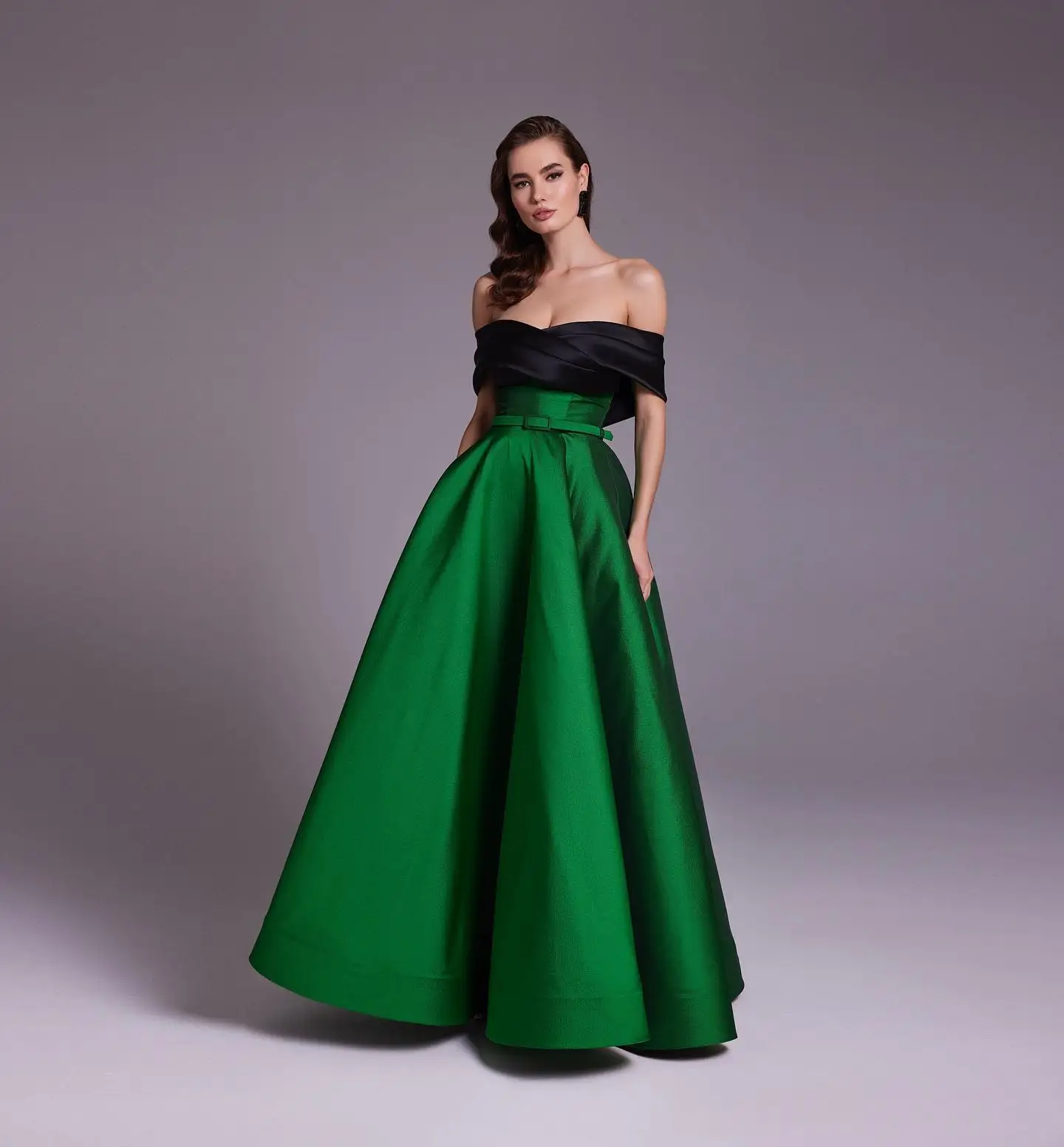 

Customized Graceful Off the Shoulder Short Sleeves Belt Contrast Color Evening Dress Temperament Pleats Green Vestido De Festa