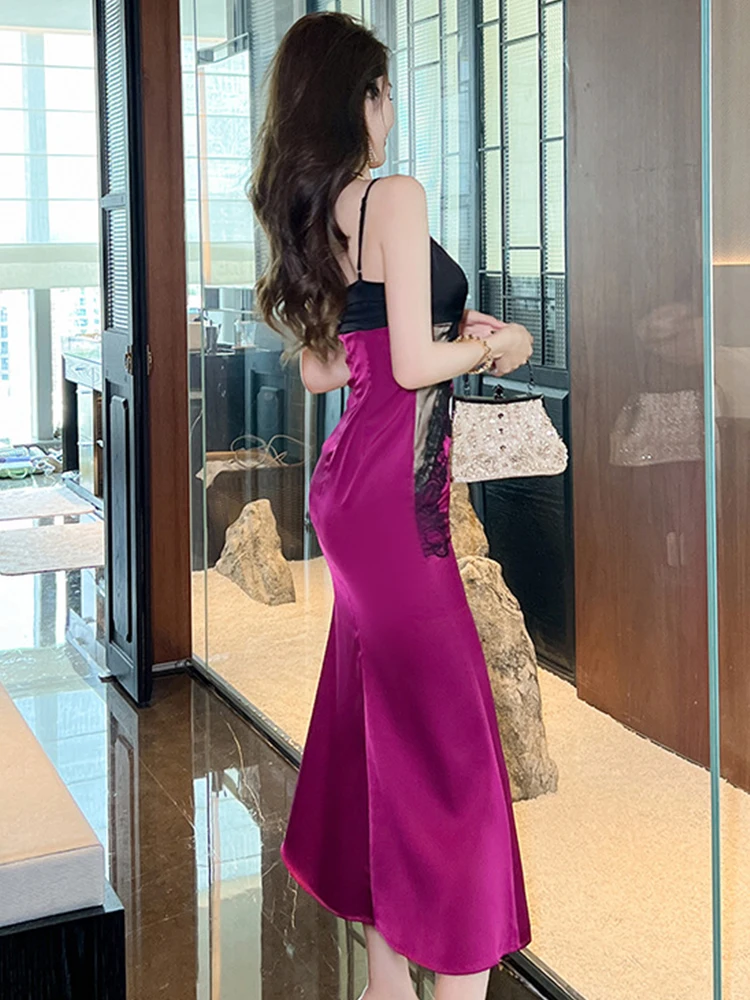 เดรสยาวปานกลางสำหรับผู้หญิง ดีไซน์หรูหราทันสมัย สายเดี่ยวสีม่วง ผ้าซาตินผสมลูกไม้สีดำ ผ่าข้าง  ชุดราตรีสำหรับงานเลี้ยงกลางคืนหรืองานจัดเลี้ยง