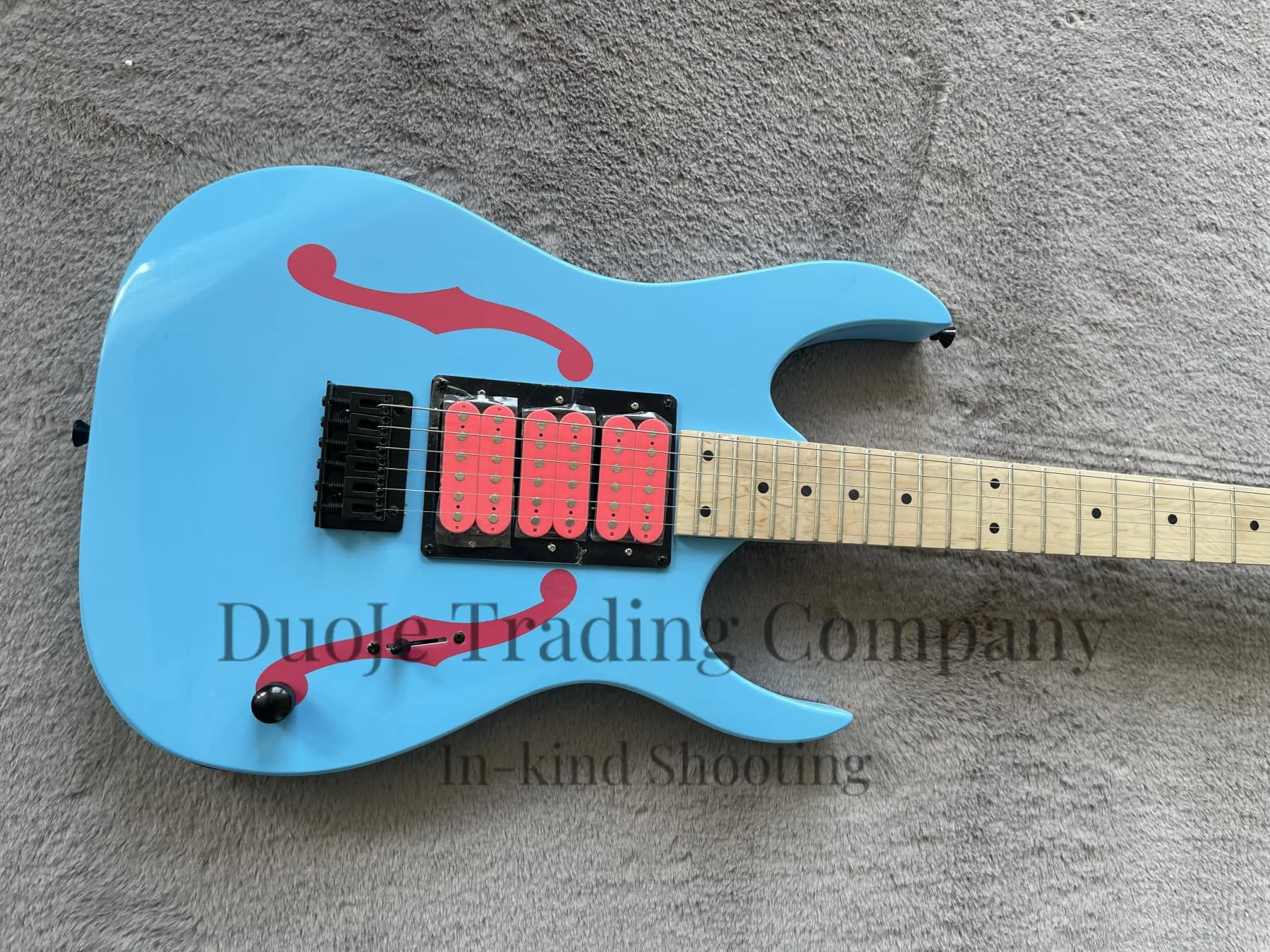 Classic sky blue guitar, printed with f pattern, HHH pink pickup, fixed bridge, solid wood body, maple neck, black tuner