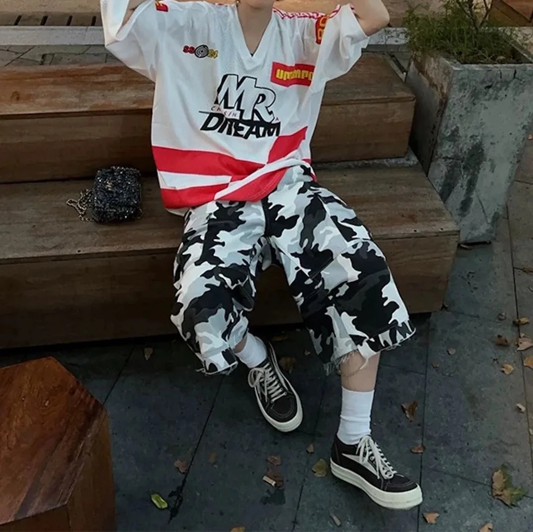 Pantaloncini sette quarti mimetici glitterati rivestiti estivi 2025 per uomo Pantaloncini larghi casual patchwork oversize