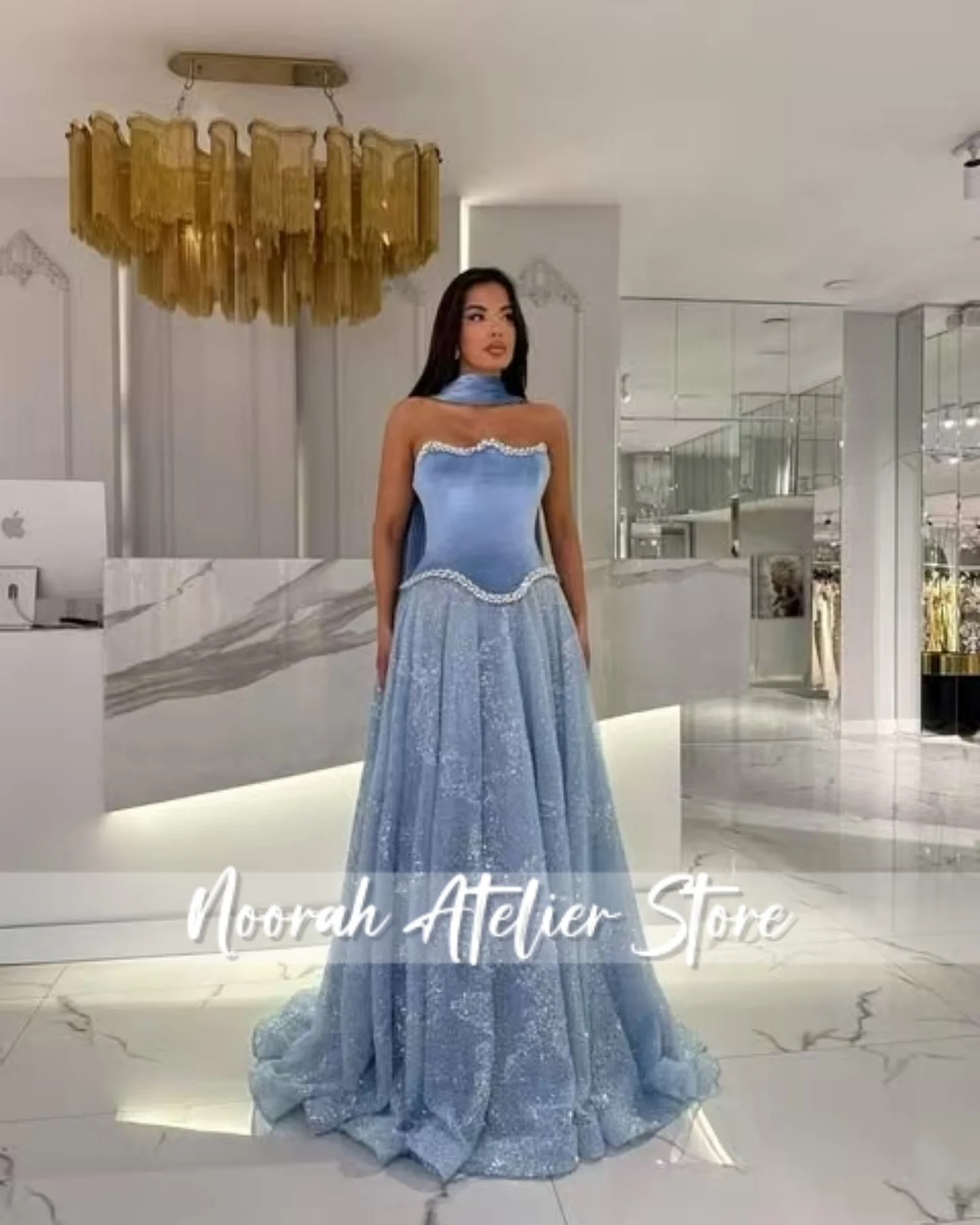 فساتين سهرة أنيقة باللون الأزرق بدون حمالات في دبي 2025 ثوب زفاف وشاح ألين للحفلات الراقصة فستان رسمي طويل مخصص