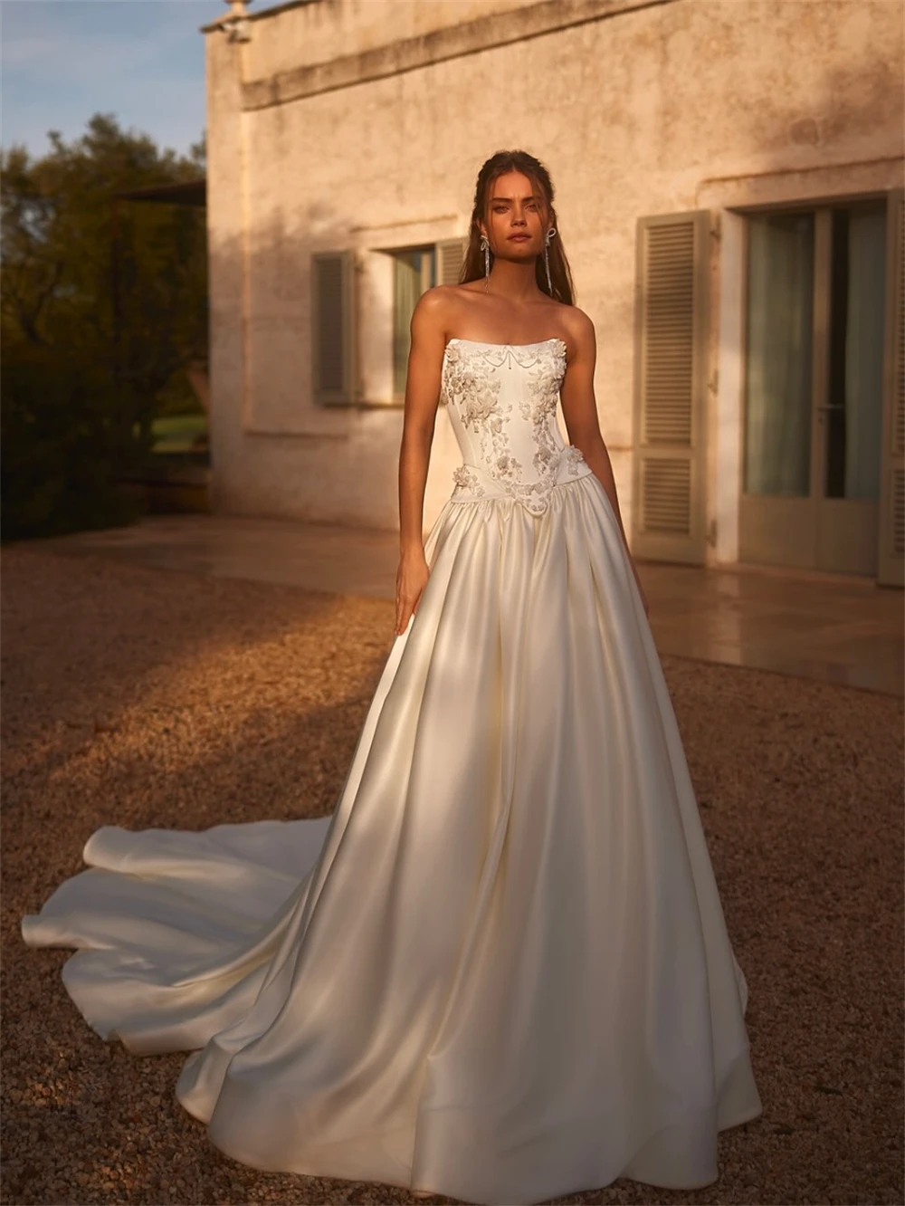 

Customized Boho White Satin Wedding Dress Formal Strapless Sleeveless Bridal Gowns Soft A-Line Chapel Train Vestido De Novia