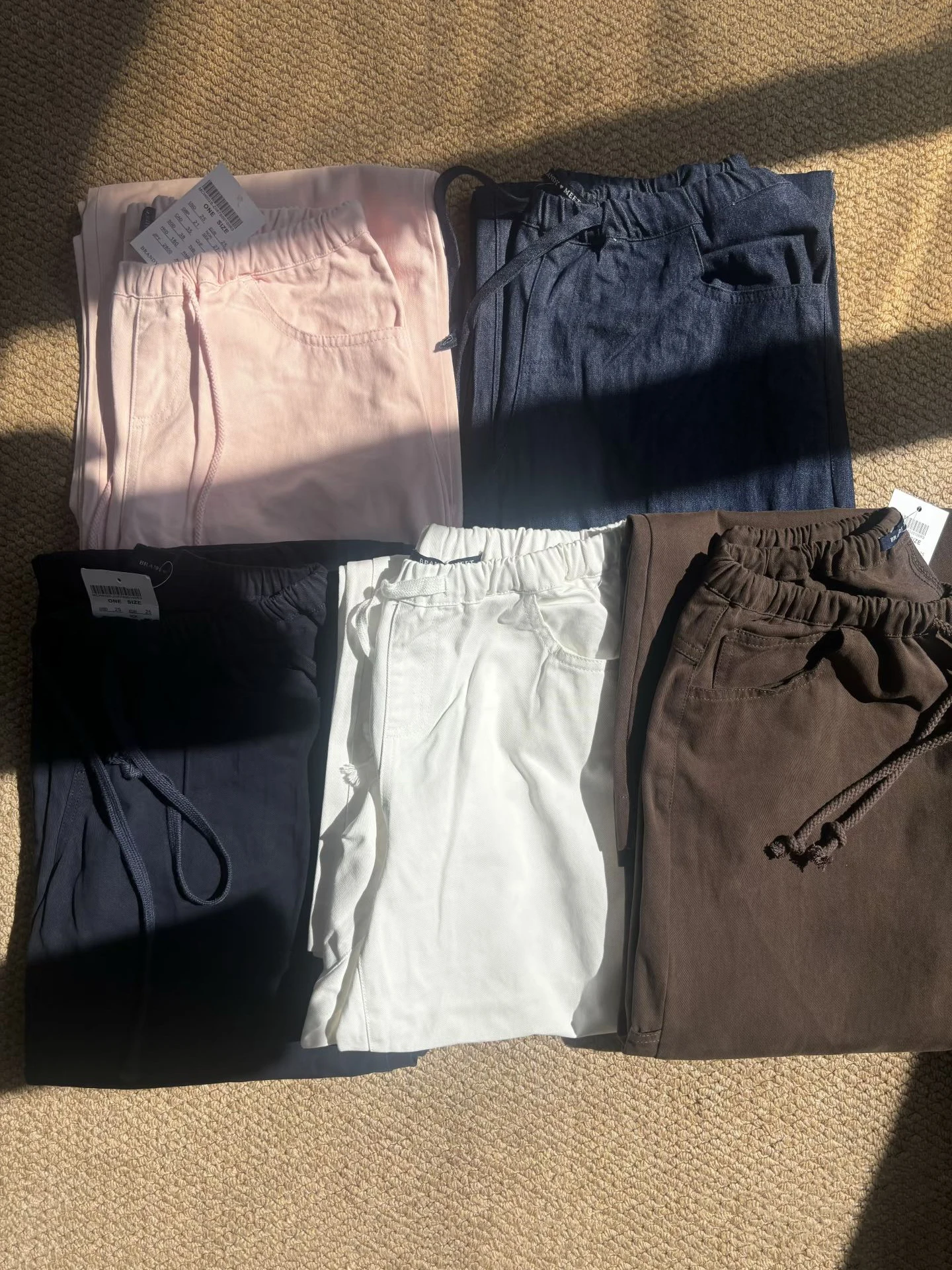 กางเกงขายาวทรงตรงแบบมีเชือกผูกเอวต่ำ มีกระเป๋า สีพื้น เรียบง่าย สไตล์วินเทจ สตรีทแวร์ แมทช์ได้กับทุกชุด ทรงหลวม