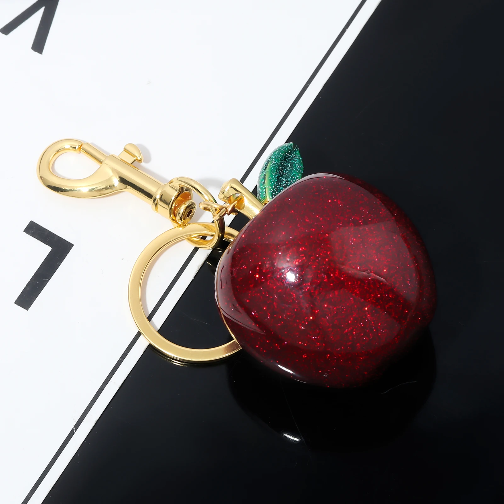 Fashion Delicious Red Apple Keychain Cute Fruits Apple Pendant Keyring For Women Men Jewelry Bag Key Accessories Gift