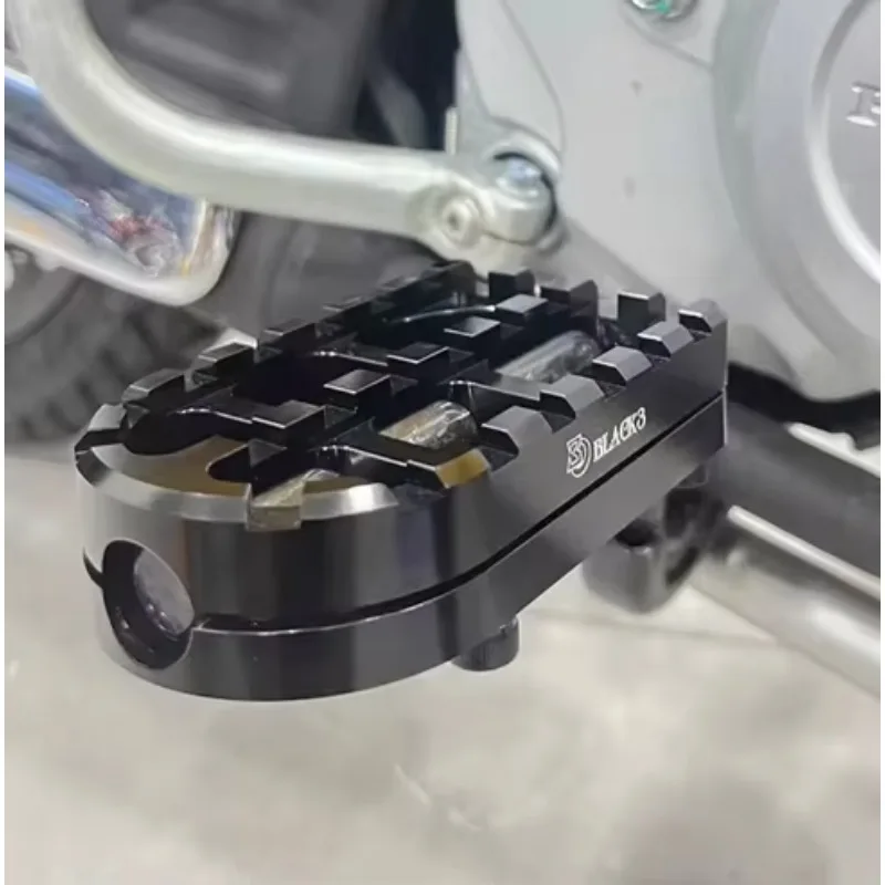 

Передняя подставка для ног из алюминиевого сплава для мотоцикла, подходит для Honda Cross Cub 110