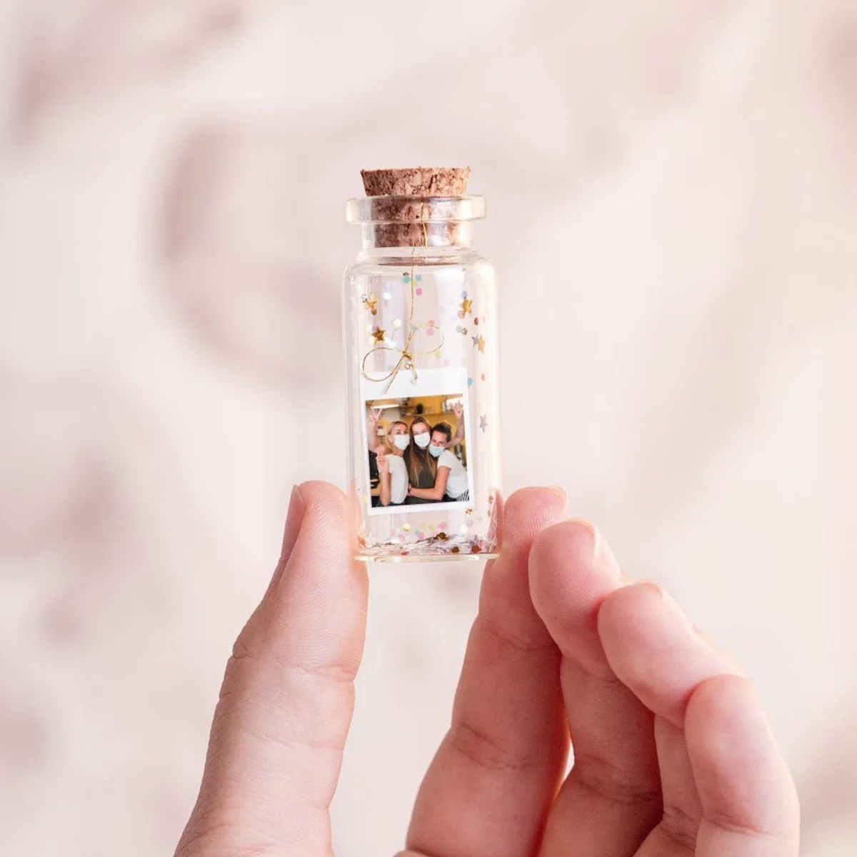 Regalo fotográfico de los mejores amigos. Los amigos son como estrellas Mensaje en una botella Miniaturas Regalo personalizado. Tarjeta de regalo divertida para sus mujeres.