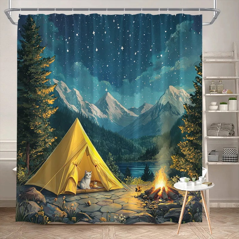 Rideau de douche pour camping nocturne Serene - Chat blanc, tente jaune et ciel étoilé, lac tranquilique et montagnes, 12 crochets, polyester
