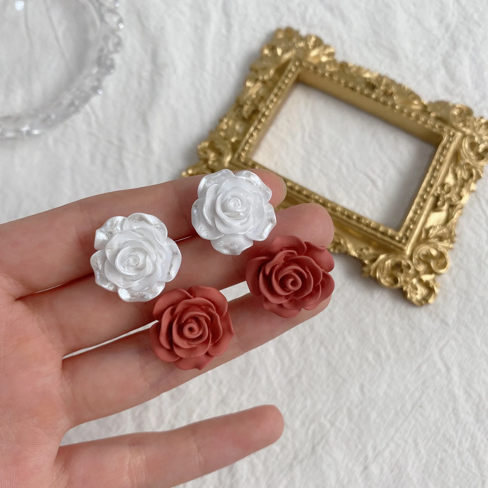 Retro Palace Baroque Red Rose Clip on Earrings Gentle Elegant White Rose Flower Ear Clips Earrings No Piercing for Women Female