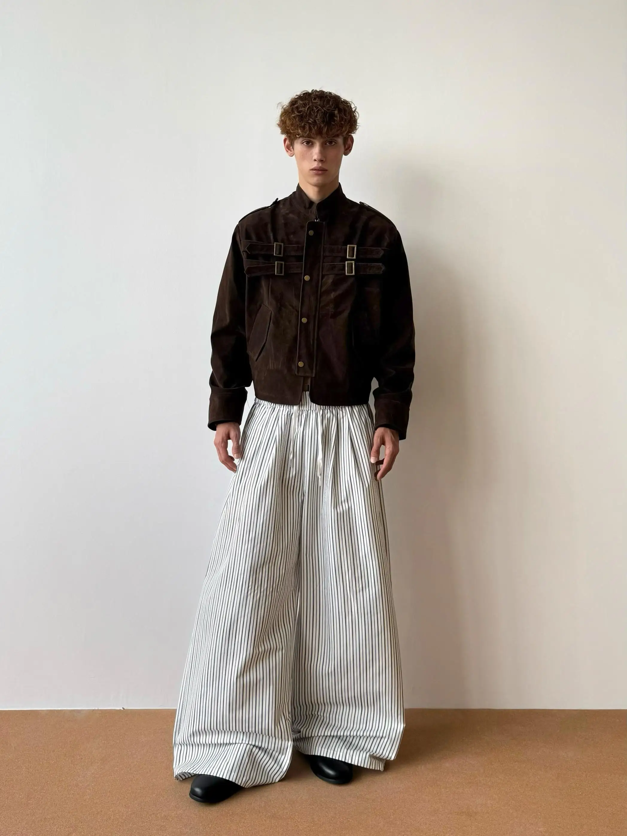 

Замшевый лоскутный дизайн в стиле ретро в американском стиле, высококачественный мужской тюнер с широким воротником, модная верхняя одежда для пар