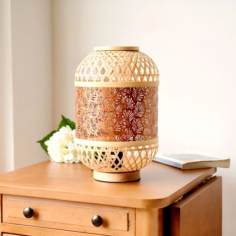 Chinese hand-woven lamp bamboo lantern wrought iron table lamp personalized homestay leaf hollow decoration