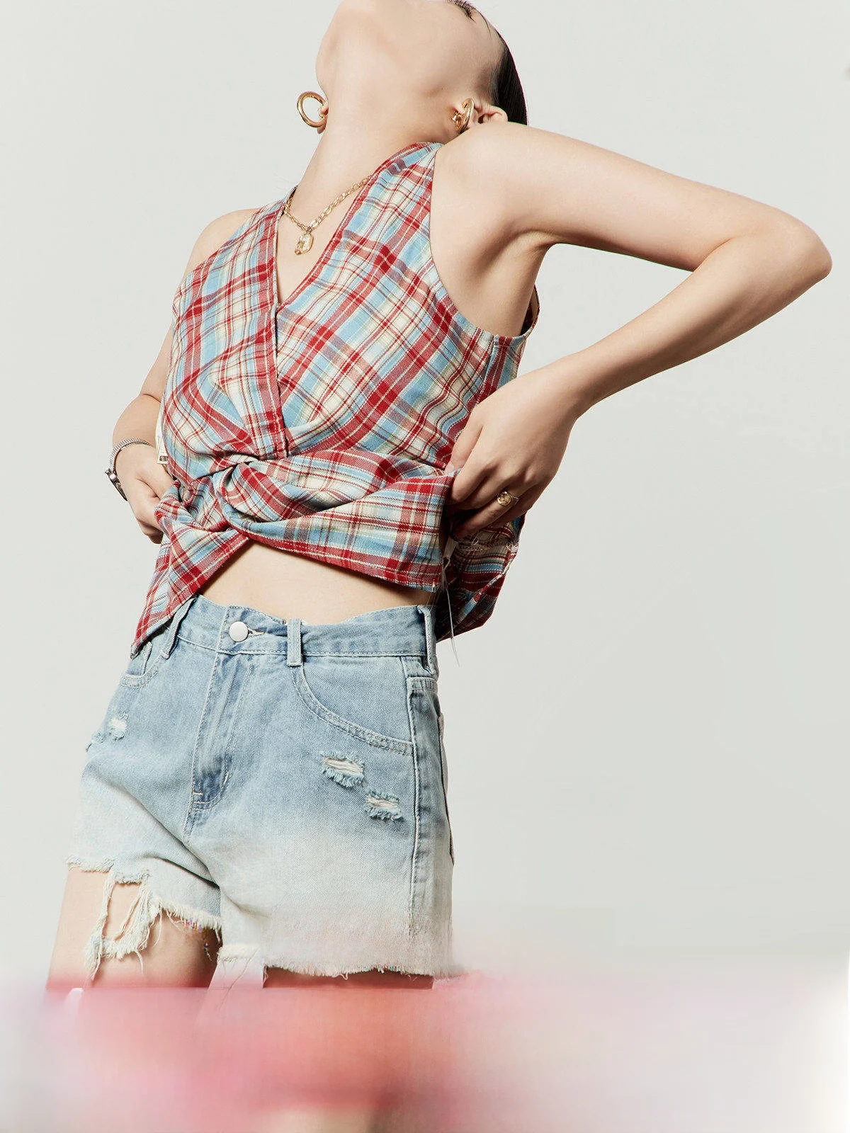 

Красный клетчатый топ с приталенной талией и v-образным вырезом для женщин, асимметричный китайский бренд, новинка лета 2023 г.