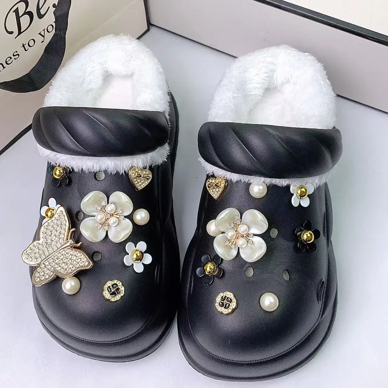 Exquisite Fur-Lined Clogs for Women, Gold Butterfly, Black and White Five-Leaf Flower Set, Thick-Soled Eva Clogs, Non-Slip, Soft and Comfortable for Home, Shopping, and Outdoor Wear view 5