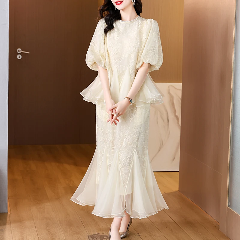 2024 New Beige Round Neck Silk Mesh Embroidered T-shirt Skirt Set with Bubble Sleeves, Loose Size, Slimming Two Piece Set