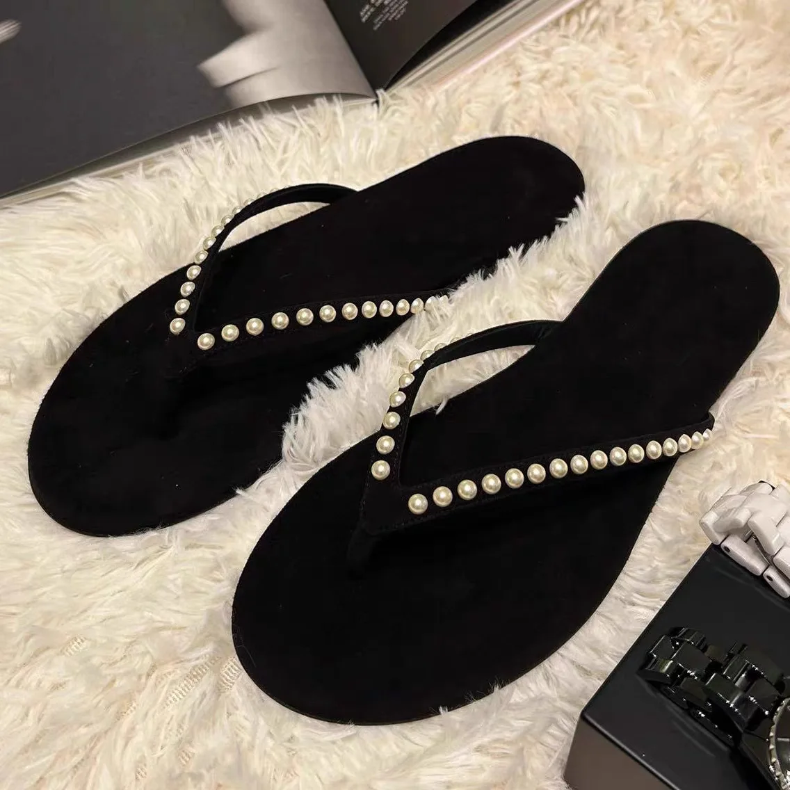 

Xiaoxiangfeng pearl pinched flip-flops women's outer wear 2025 summer new fashion flat sandals