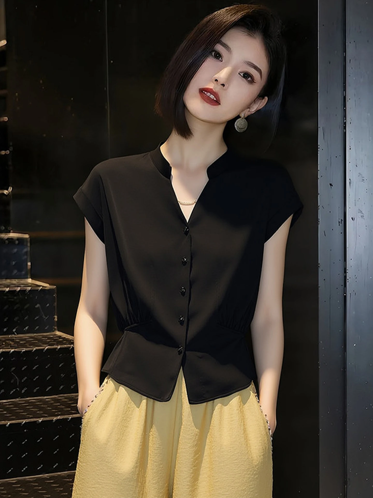 

Slimming Black Short Sleeve Shirt Commute Fashionable Cute Top Women's Premium Quality Korean Style Loose Fit V-Neck Cardigan