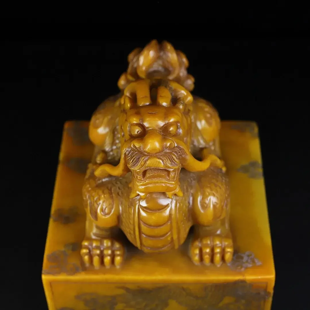 Shoushan Shitian Huang engraved Swiss beast button seal, seal length 15 cm wide 15 cm high 22 cm