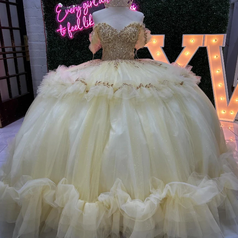 

Beige Ball Gown Quinceanera Dresses Off Shoulder Sequin Lace Applique Beaded Tull Tiered Mexico Sweet 16 Dress Vestidos 15 De