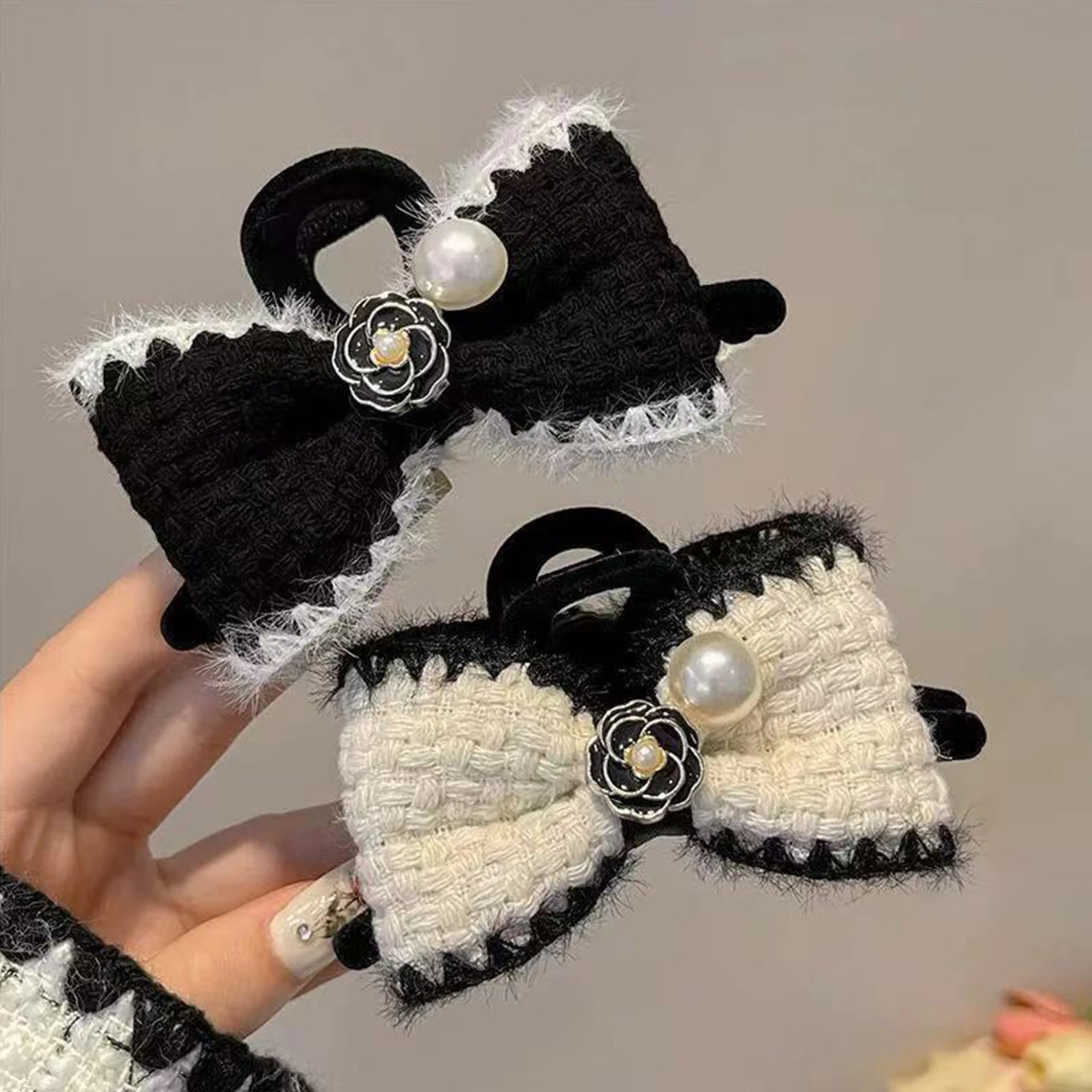 1pc Camellia Black and White Knitted Bow Hairpin, Female Back of Head Updo Hair Scratch Clip, Flocked Pearl Shark Clip Headwear