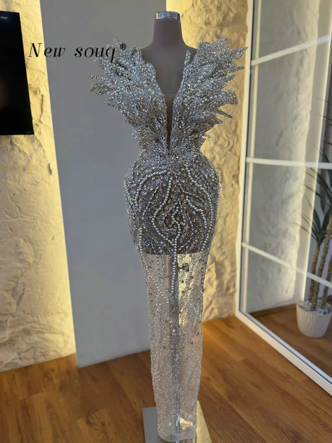 

Sexy Plunging Neck 3D Crystals Leaf Design Evening Dresses Customized Dubai Arabic Pearls Beaded Luxury Events Party Gowns