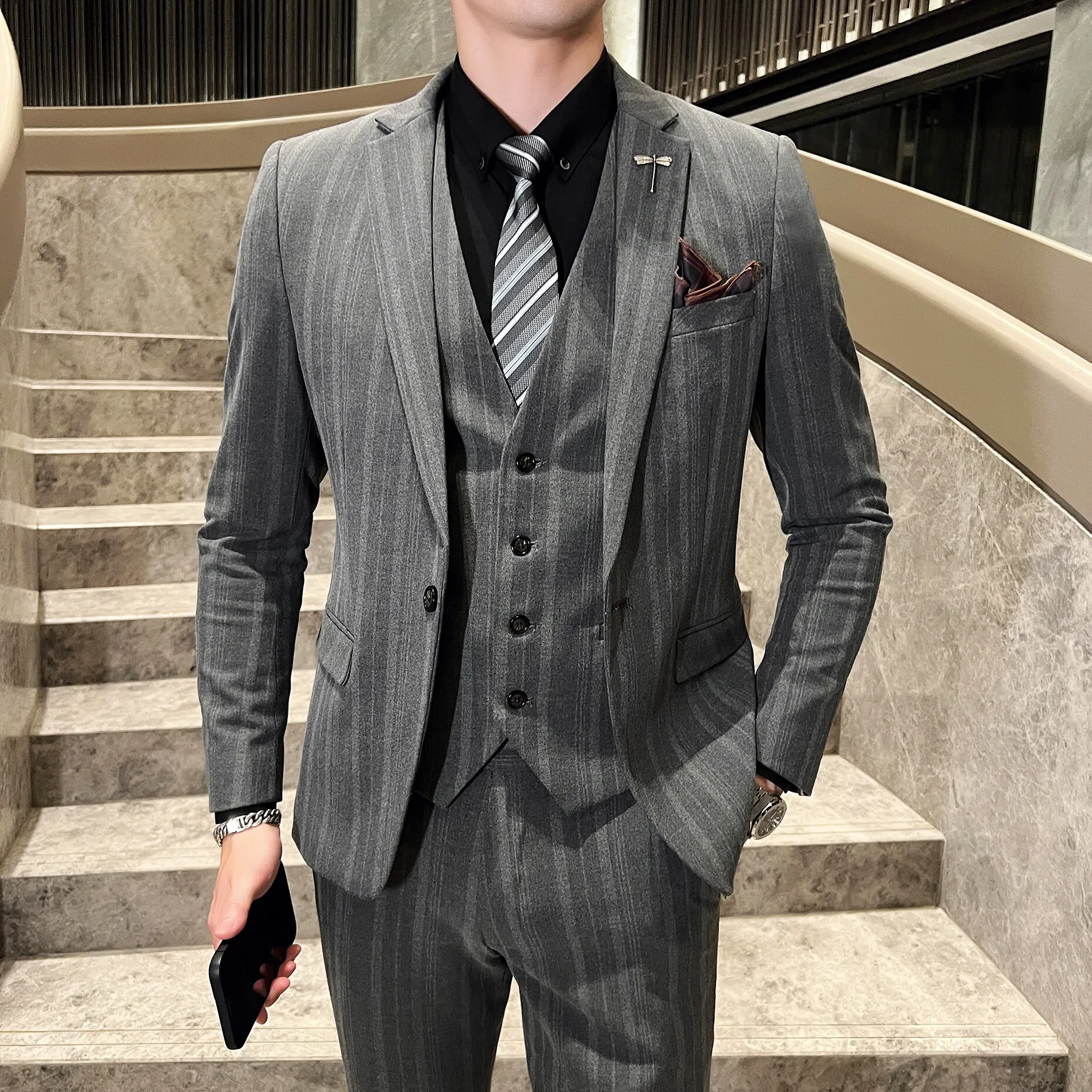 2025 High quality fashion business (suit + vest + trousers) wedding handsome with British style three-piece set