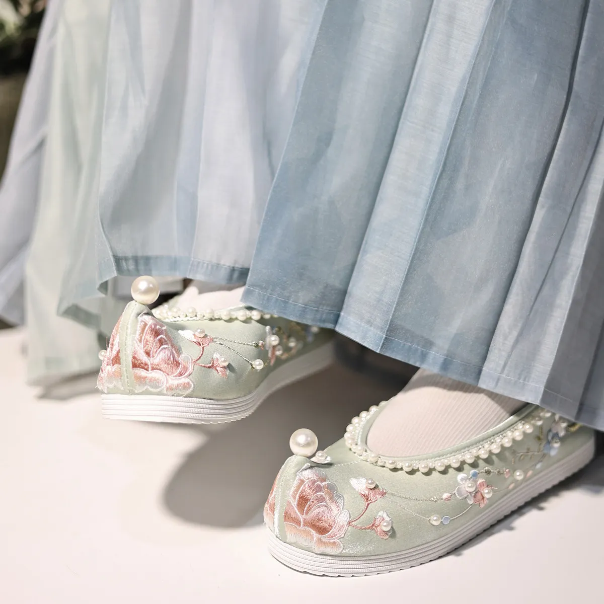 Beaded Hanfu Shoes With Ancient Style Raised Toe Cloth Shoes Chinese Bow Shoes Hanfu Embroidered Shoes Heel Height 4cm