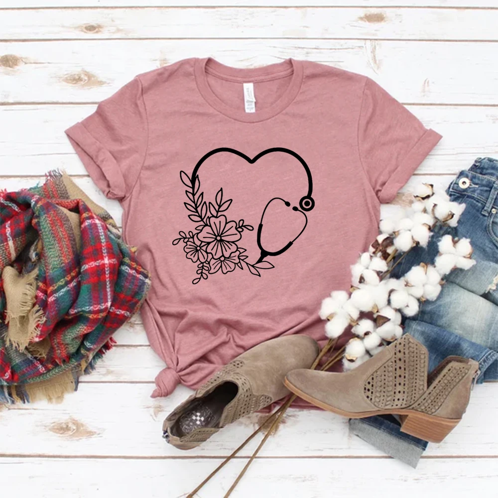 Śliczne pielęgniarka T-Shirt kwiatowy stetoskop T Shirt pielęgniarstwo szkoła prezent lekarz Tshirt asystent medyczny koszulki damskie T-shirt Casual topy
