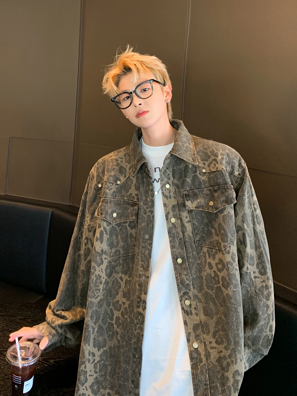 

American Sle Loose Fit Men's Denim Jaet with Cool Design And Button Decoration for Spring And Autumn Casual Outerwear