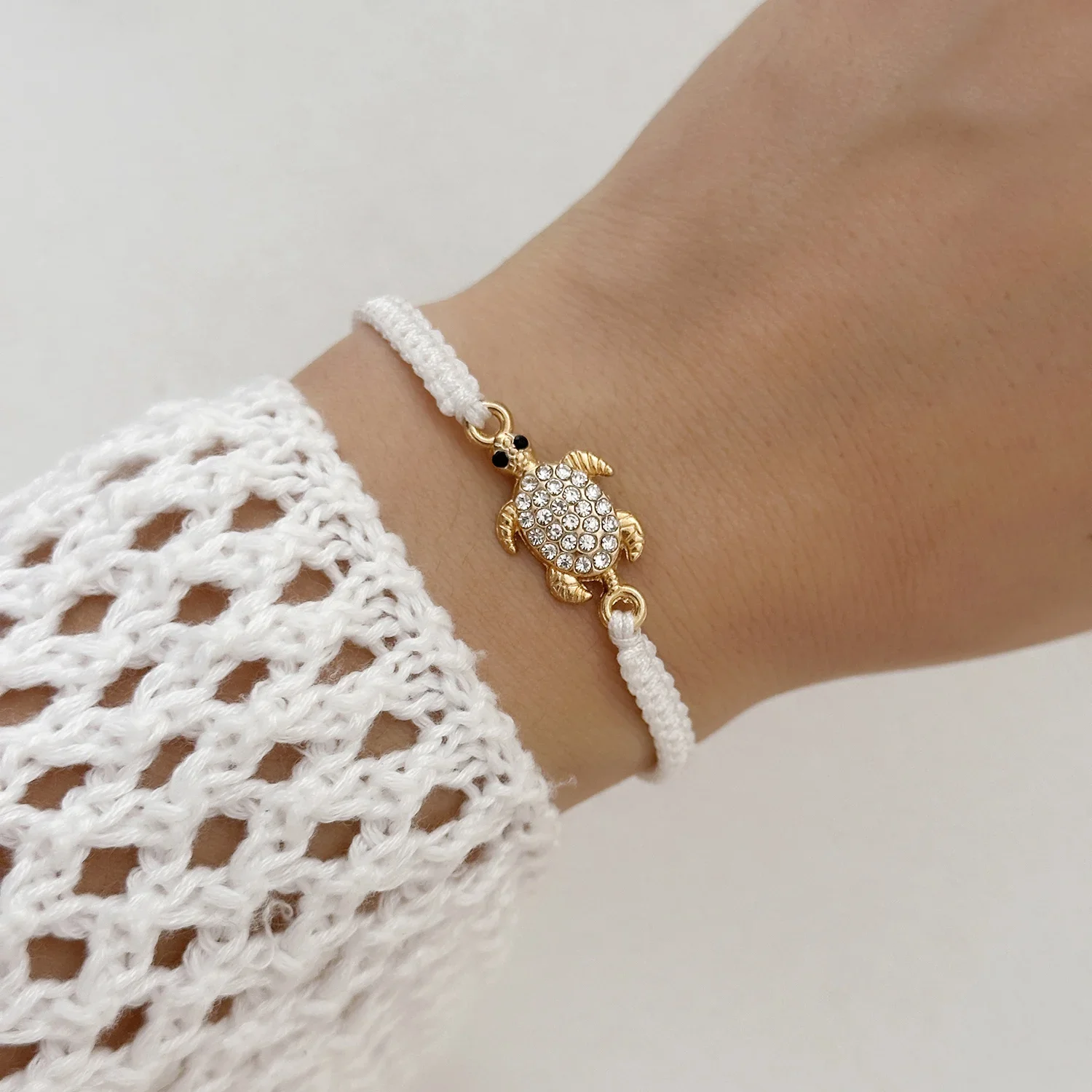 Sparkly Bohemian White Rope Turtle Bracelet for Women Rhinestone Charm, Adjustable Surfer Jewelry, Perfect for Vacation