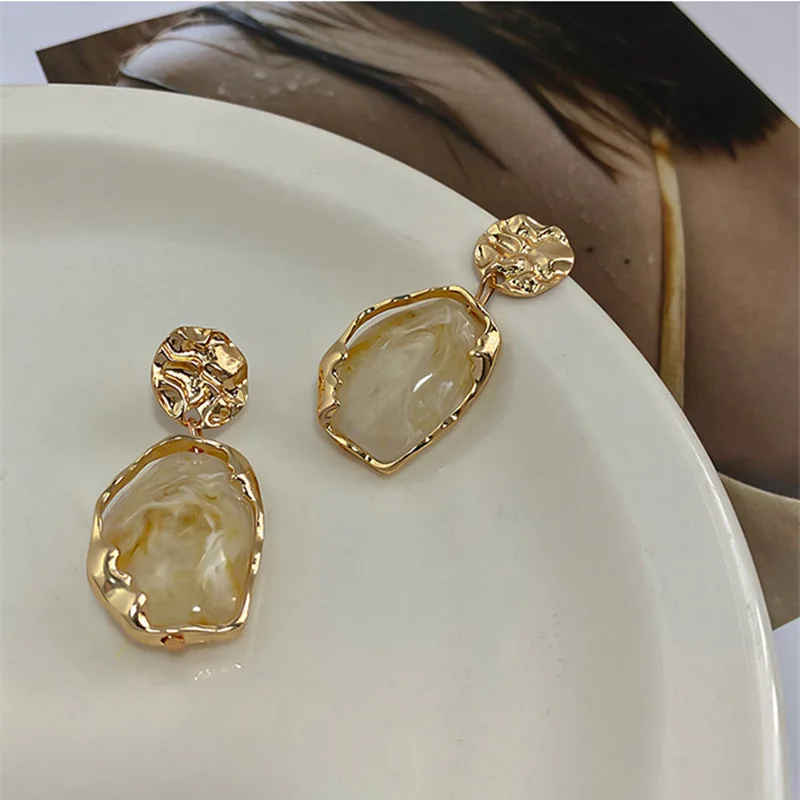 Exaggerated Personality Irregular Resin Clip on Earrings Europe America Fashionable Vintage Geometric Earrings Women Jewelry