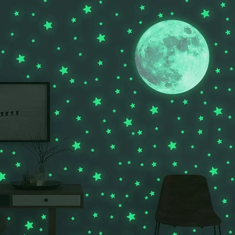 103 adesivi da parete luminosi a forma di luna e stelle, che si illuminano al buio, per decorare pareti, soffitti, camere da letto e ambienti domestici, adatti anche per la cameretta dei bambini.