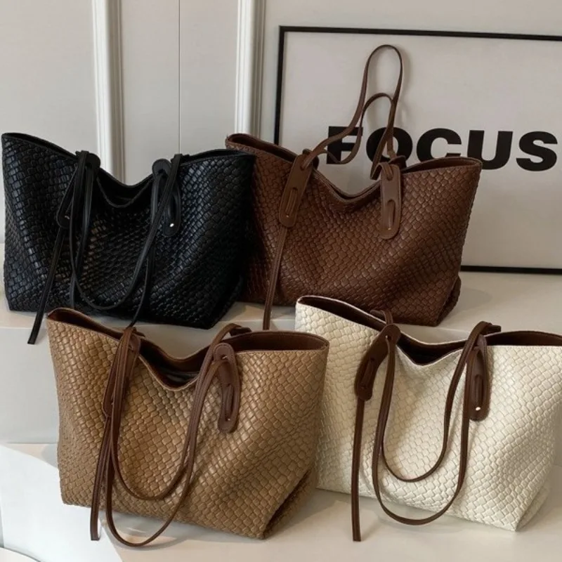 

2025 Hot Selling New Spring/Summer New Large Capacity Woven Bag Women's Versatile One Shoulder Underarm Bag Handheld Tote Bag