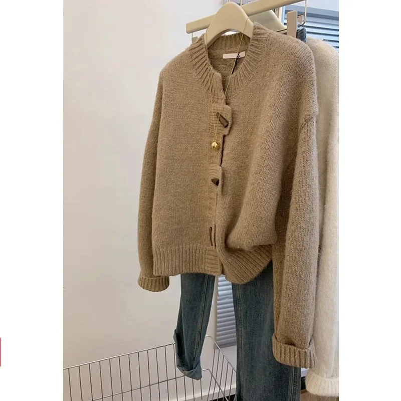 

Korean minority retro horn button knitted cardigan women's autumn and winter exotic unique gentle wild slim soft waxy sweater