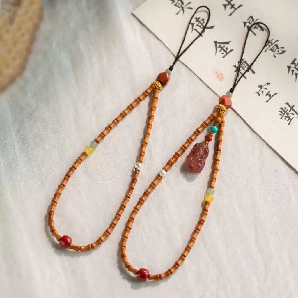 Natural Strawberry Crystal Pixiu New Men's and Women's Mobile Phone Hanging Accessories Wrist Beads High End Ethnic Style