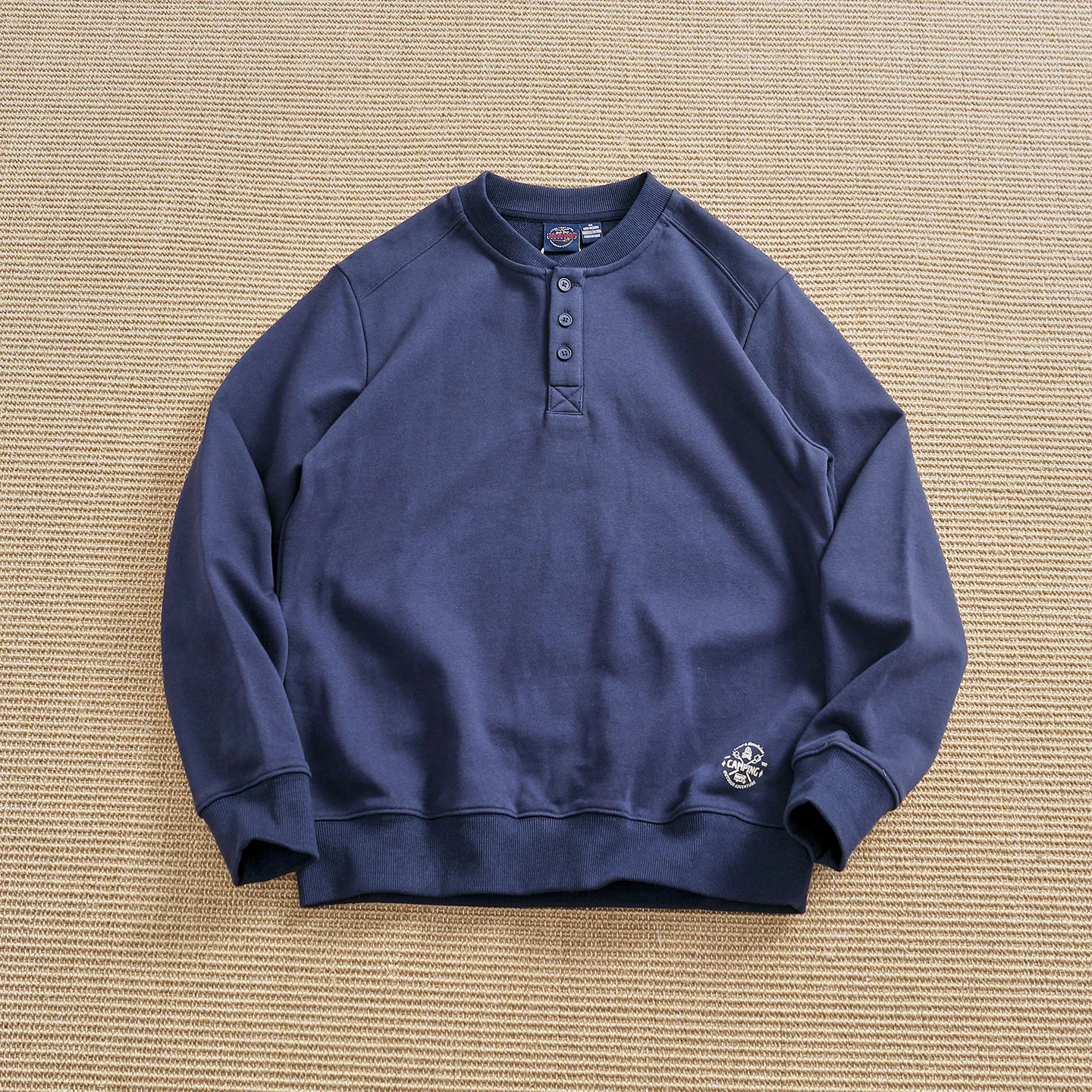 Autumn new men's retro Henry collar pullover sweatshirt, versatile raglan sleeve design, terry simple three-button casual top