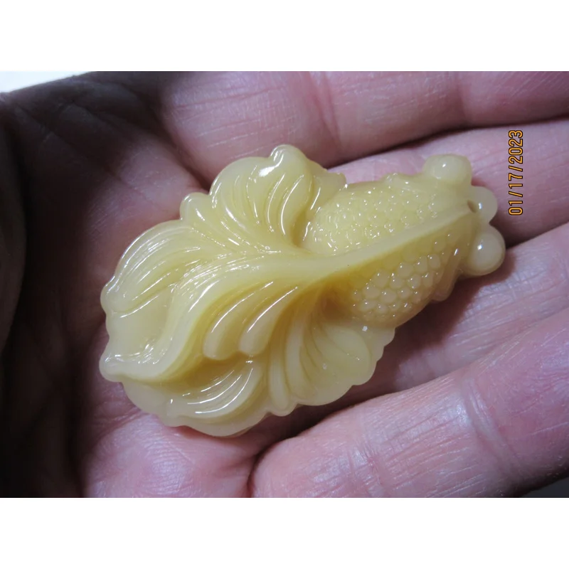 

Кулон Jade Koi Fantail Fish Color 2 1/8 дюйма. Коллекционный желтый или белый CJKFP-1-6,5