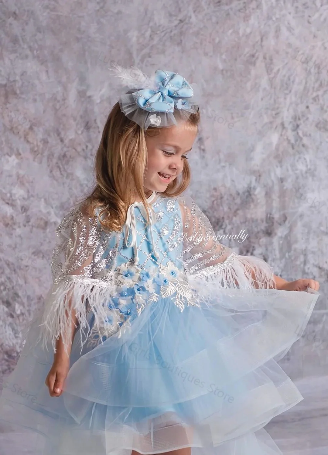 Sky Blue Girls Pageant Dresses Sleeveless Children Birthday Gowns with Feathers Cape Hi Lo Little Girls Photography Dresses