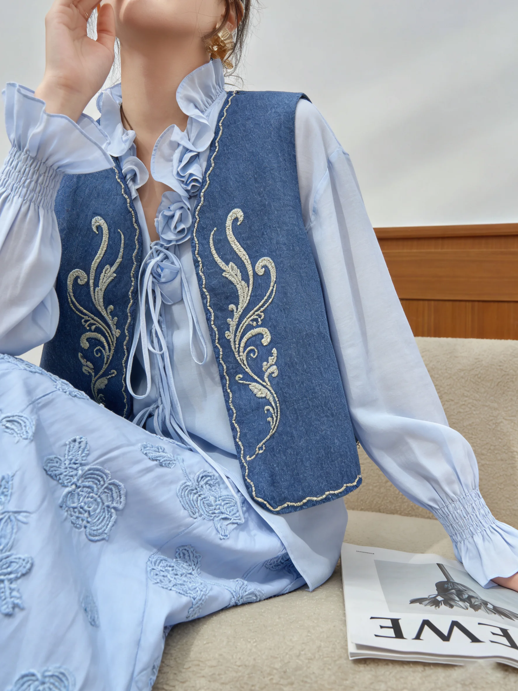 

Blue Shirt And Vest Set Women's Fashion Spring Outfit Wood Grain Ruffle Design High Waist Straight Cut Casual Loose Fit