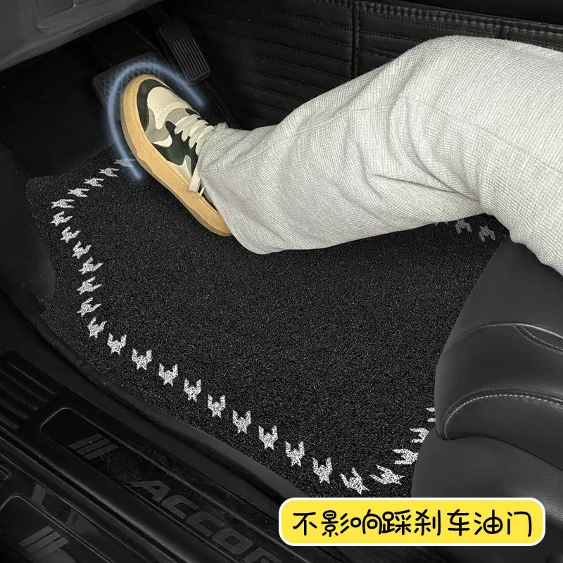 

Four Seasons Universal Single Piece Short Plush Anti-skid Anti-dirty Car Interior Accessories Car Foot Carpet Mat