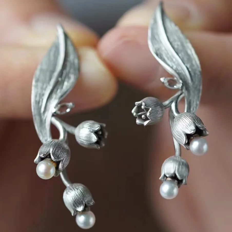 Street Photography Eye-catching Jewelry Silver Color Imitation Pearl Earrings Can Be Given As Gifts To Friends Who Love Flowers