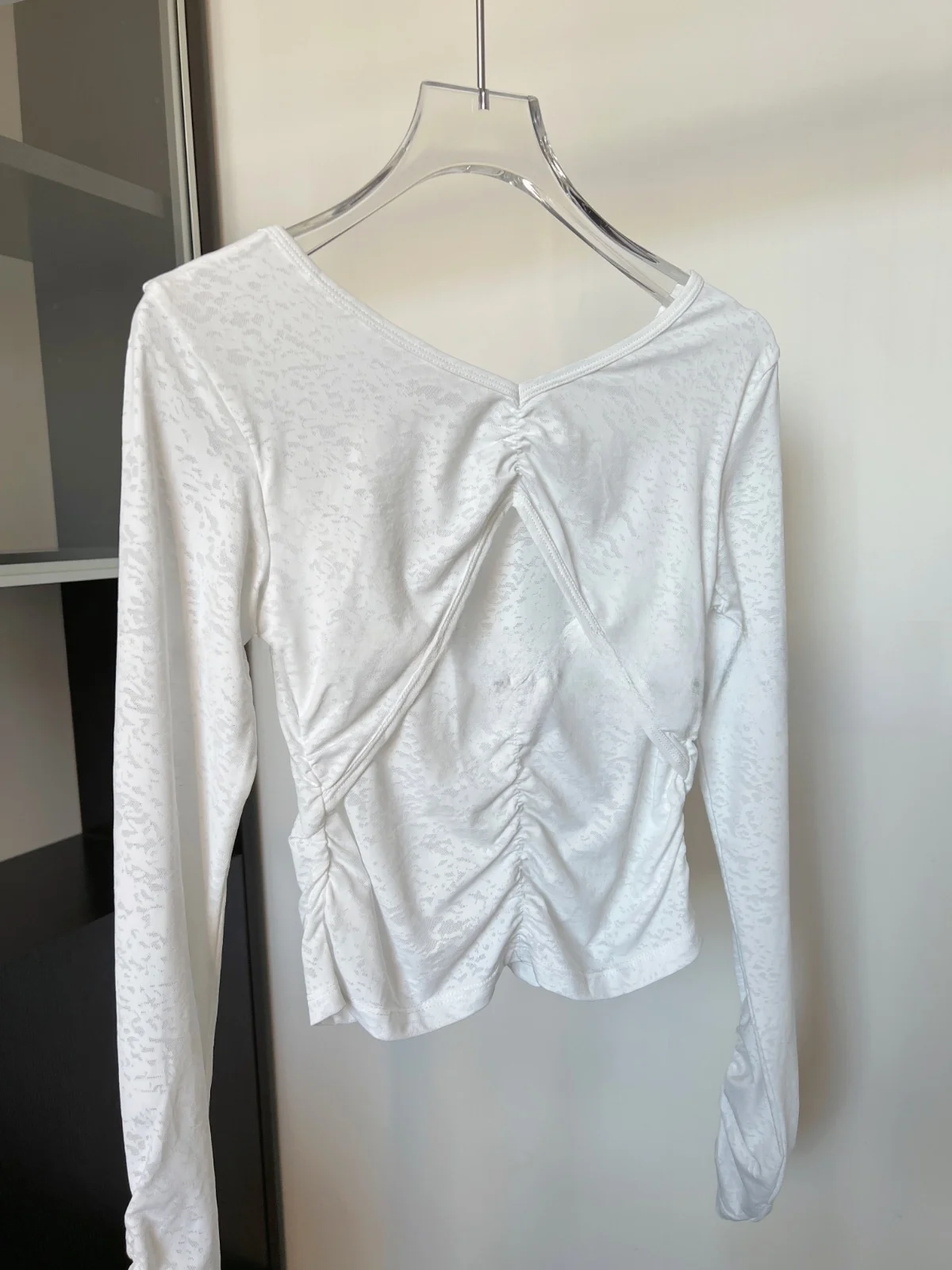 Top de entrenamiento redondo Ne Long Sve para mujer, ropa deportiva con sentido de diseño, camiseta, tela de nailon transpirable, novedad de 2024