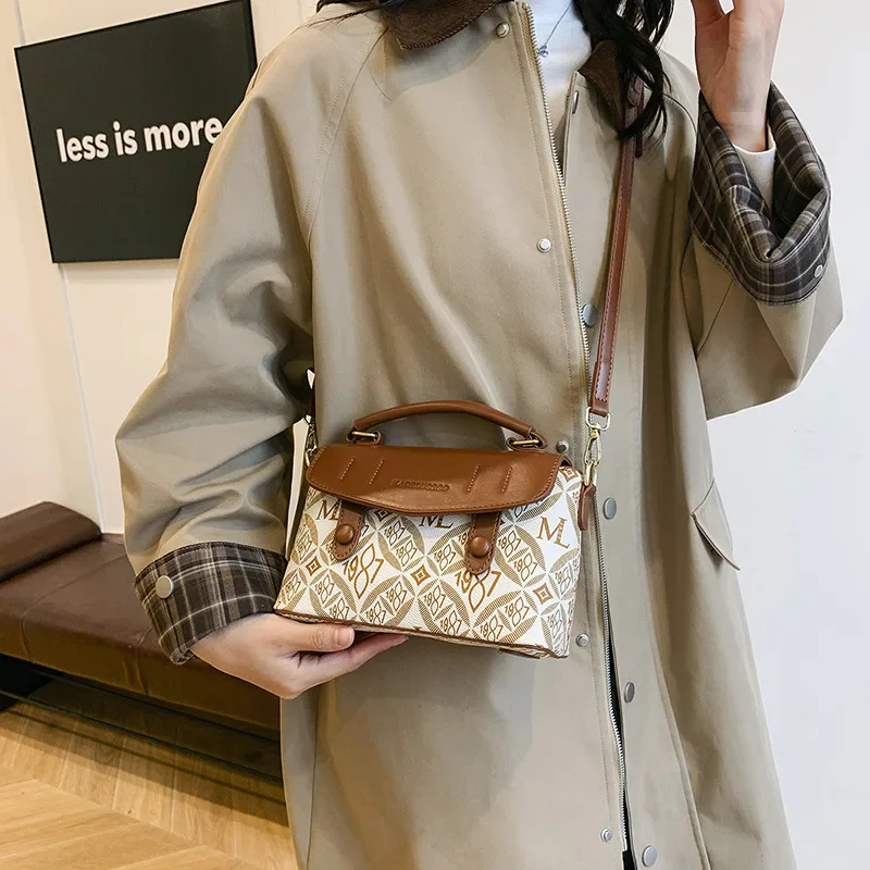 

‌New 2025 Minimalist Messenger Bag - Women's Light Luxury Shoulder Purse, Spacious & Portable Niche Design‌
