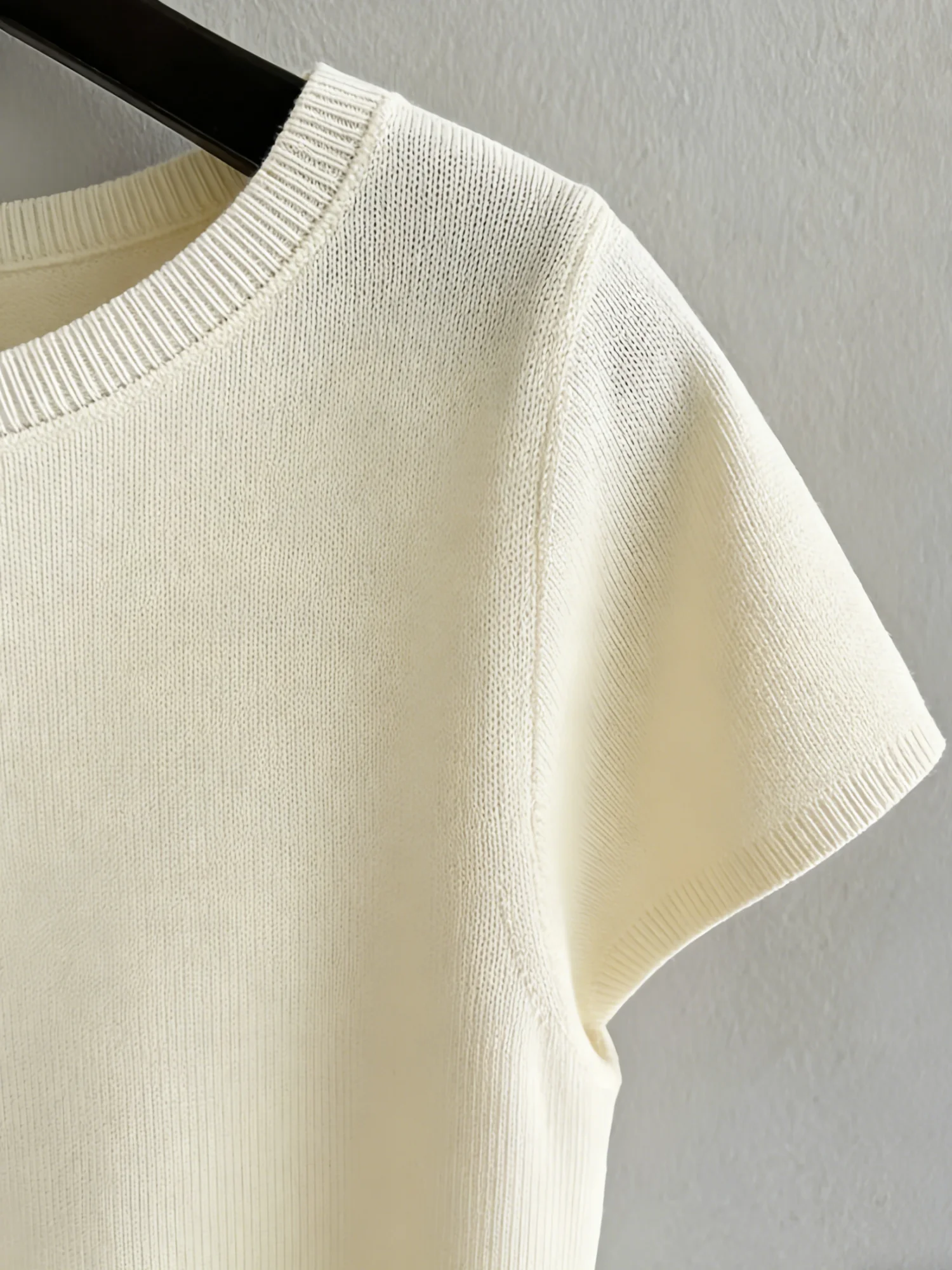 Women's slim knit short sleeved T-shirt with shoulder sleeves, elegant women's clothing for spring and summer view 3