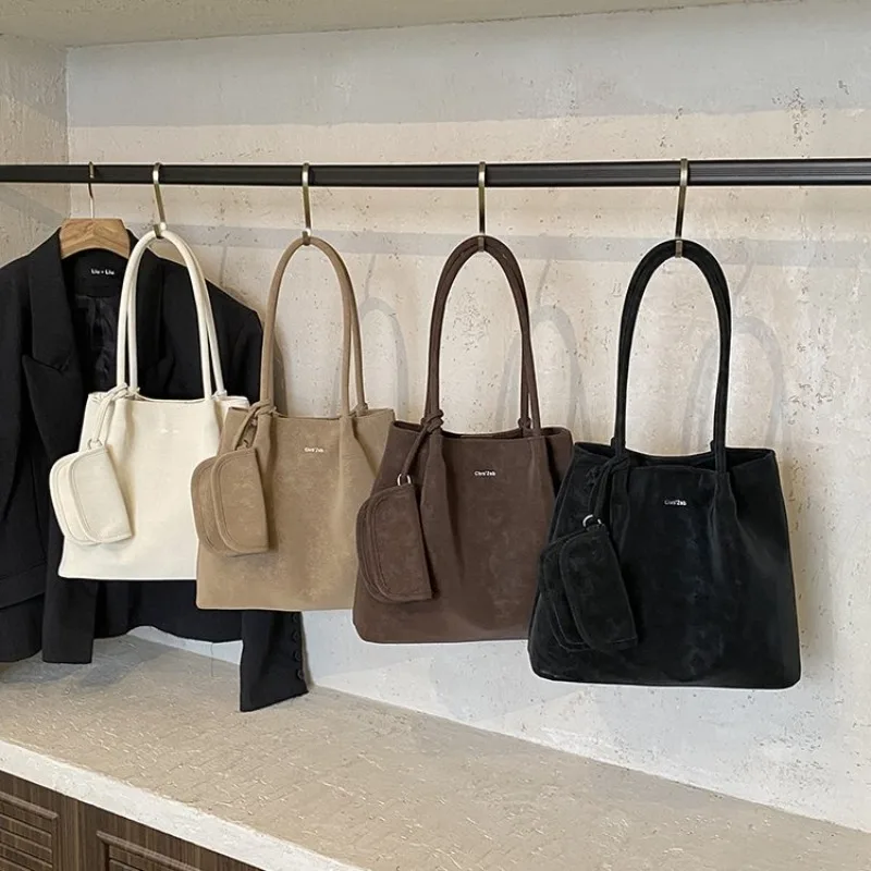 Famous Designer Signature Diaper Bag For Women Luxury Leather Tote Elegant Crossbody Bag Stylish Show