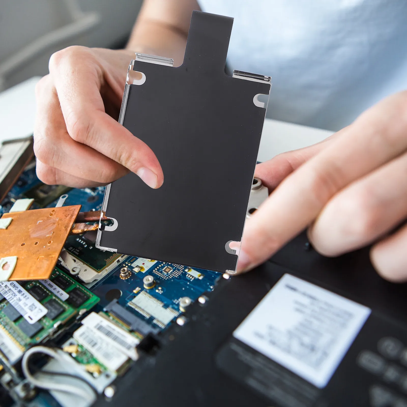 

1Set Hard Drive Cage Bracket Supports 2.5inch SSD Hdd Mounting Kit for Laptop Desktop Internal Hard Disk Storage Expansion