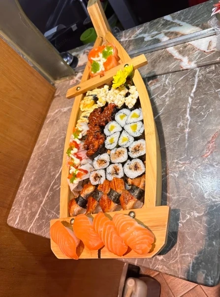 Bamboo Dragon Boat Luxury Sashimi Boat Dry Ice Buffet Seafood Platter Sushi Shengtai Sashimi Boat Management Sushi