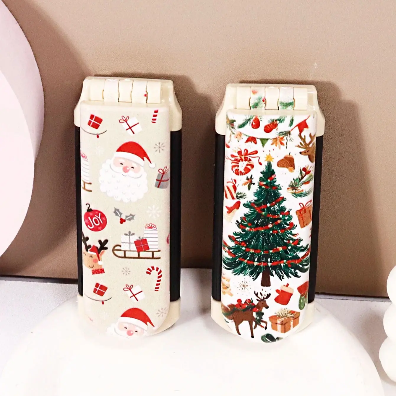 

1pc Compact portable folding mirror comb with Christmas element pattern, perfect gift for Christmas Special for real hair wigs