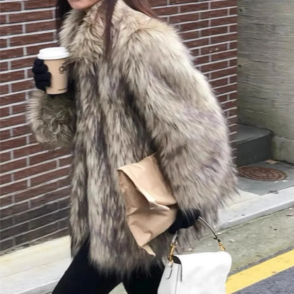 Winter Gradient Beige Long Hairy Shaggy Raccoon Faux Fur Coat Women Turn Down Full sleeve Furry Lapel Furry Coat Loose Outerwear