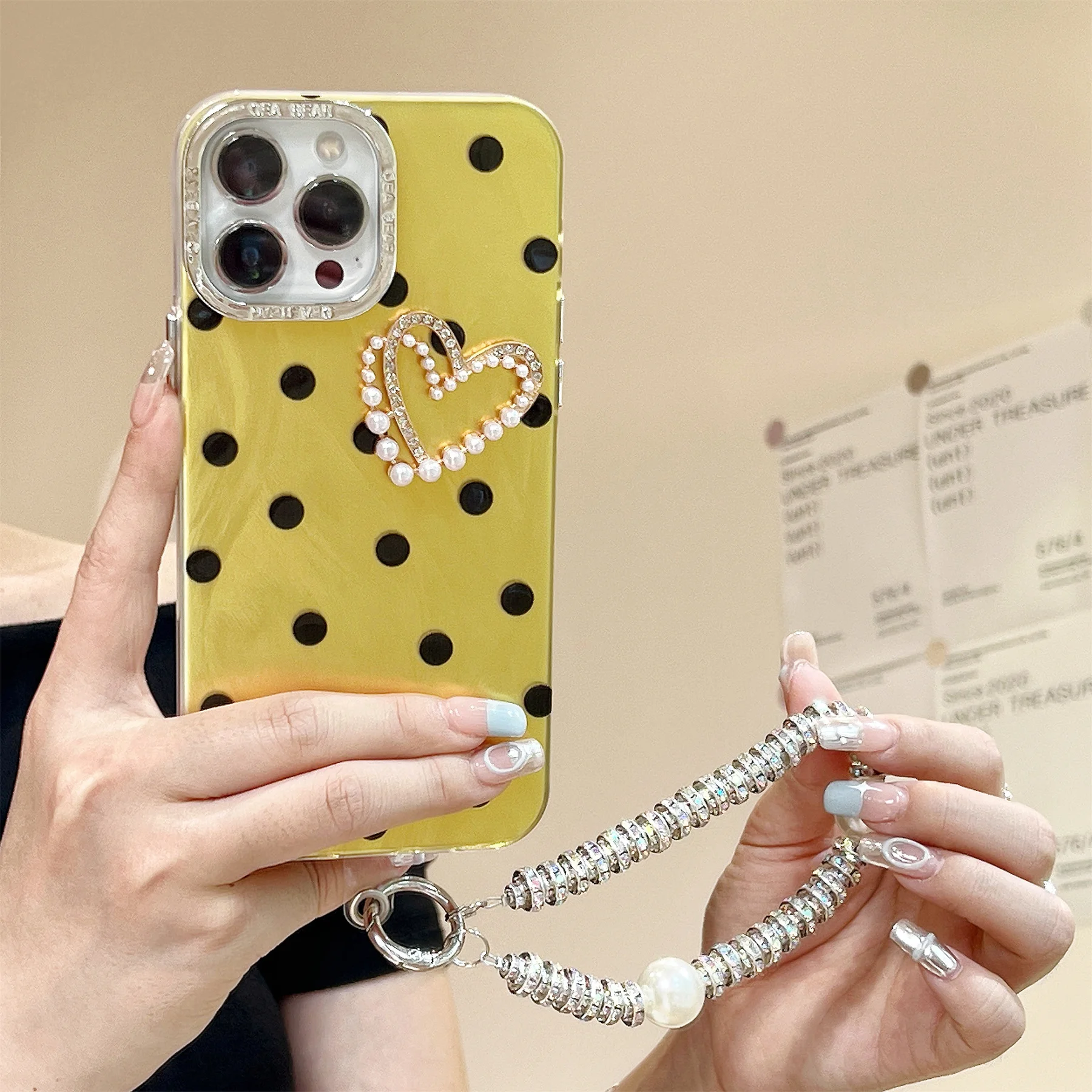 

Ins Korean Luxury Wave point Phone Case with Glitter Pearl Bracelet for iPhone 15 14 13 12 11 Pro Max Back Cover For Girl Gift