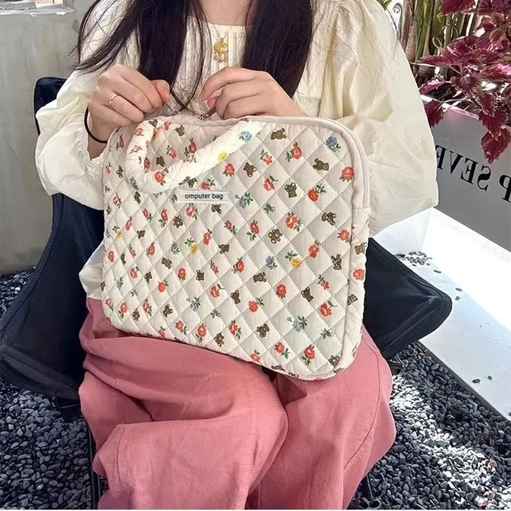 Stylish Large Capacity Laptop Handbag Portable Water-resistant Tablet Bag Bear Pattern Cute Computer Bag Business Trip
